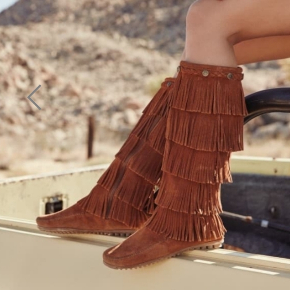 Minnetonka 5-Layer Fringe Boot
